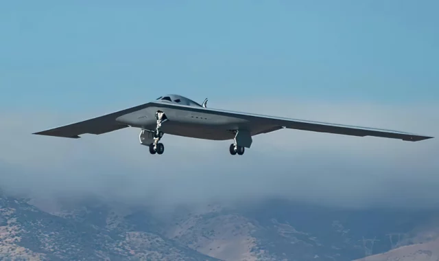 B-21 entra en producción para garantizar 100 aviones de ataque global