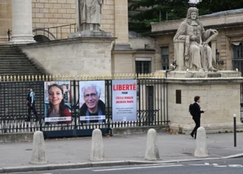 Pareja francesa retenida como prisioneros en Irán está “al límite de sus fuerzas”
