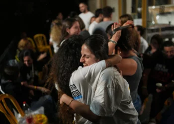 Familias israelíes celebran en Tel Aviv el acuerdo para liberar rehenes