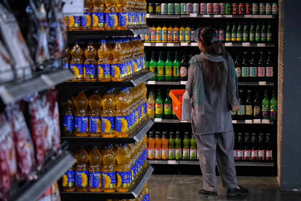 La economía iraní enfrenta hiperinflación y recesión profunda