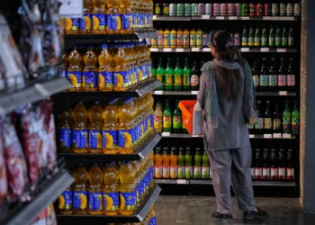 La economía iraní enfrenta hiperinflación y recesión profunda
