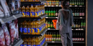 La economía iraní enfrenta hiperinflación y recesión profunda