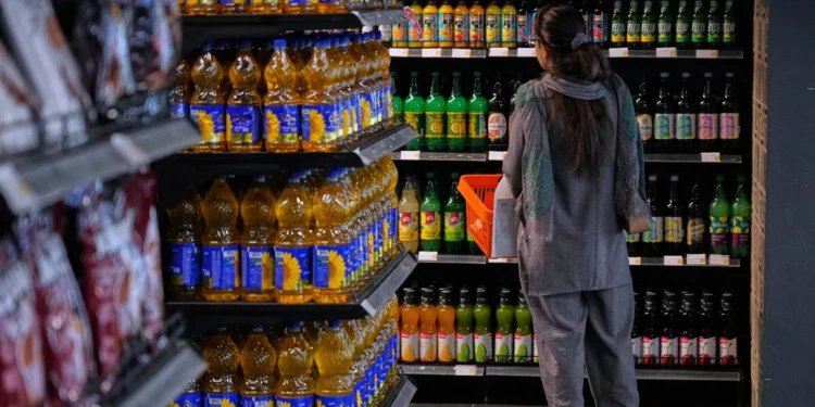 La economía iraní enfrenta hiperinflación y recesión profunda