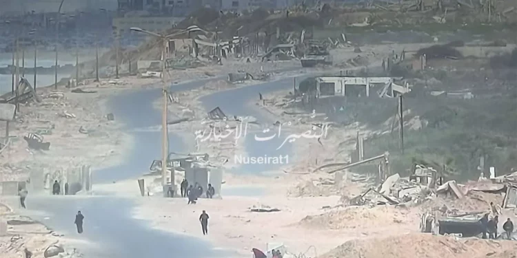 Tanques israelíes bloquean regreso de civiles a la ciudad de Gaza