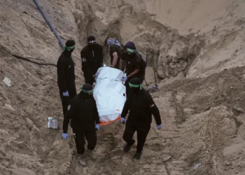 Hamás reanuda búsqueda de rehenes asesinados en zona controlada por FDI