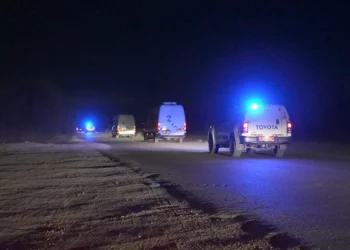 Ataúdes con presuntos cuerpos de rehenes asesinados entran en Israel