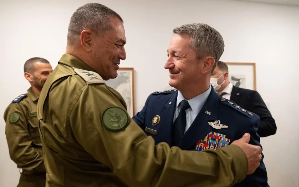 General estadounidense de mayor rango aterrizó anoche en Israel
