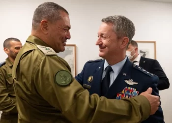 General estadounidense de mayor rango aterrizó anoche en Israel