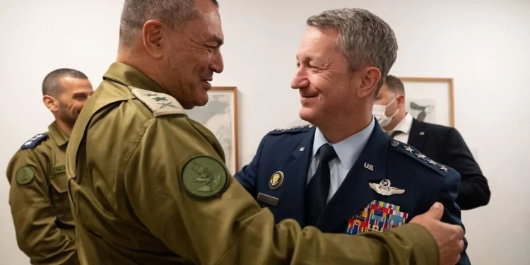 General estadounidense de mayor rango aterrizó anoche en Israel