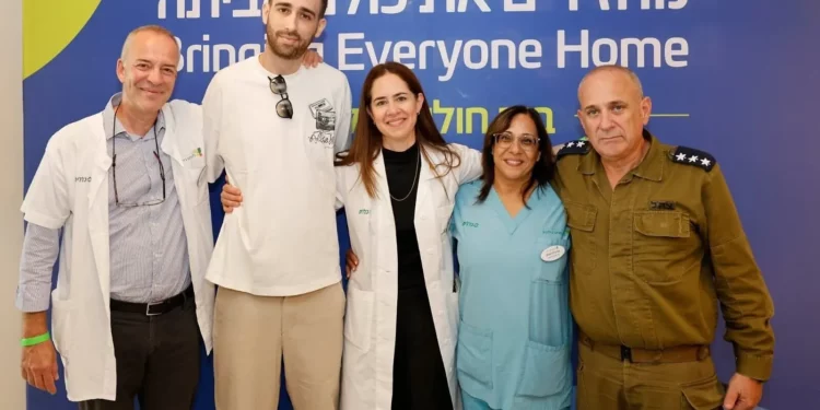 El rehén liberado Avinatan Or sale del hospital