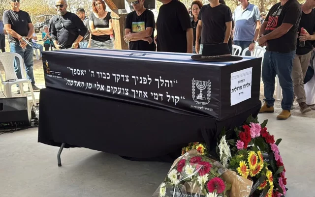 El rehén asesinado Eliyahu Margalit finalmente descansa: mientras Israel entierra a dos soldados