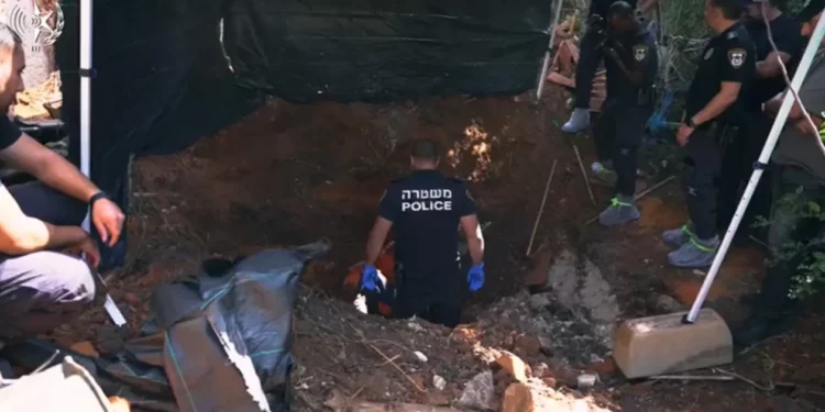 Mujer enterró a madre sobreviviente del Holocausto en el patio trasero para seguir recibiendo compensación