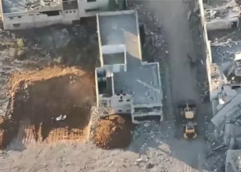 Cruz Roja critica a Hamás por recuperación escenificada de restos de rehén