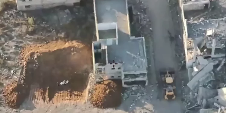 Cruz Roja critica a Hamás por recuperación escenificada de restos de rehén