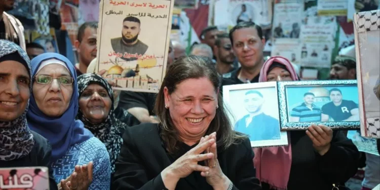 Esposa del terrorista Marwan Barghouti pide a Trump su liberación