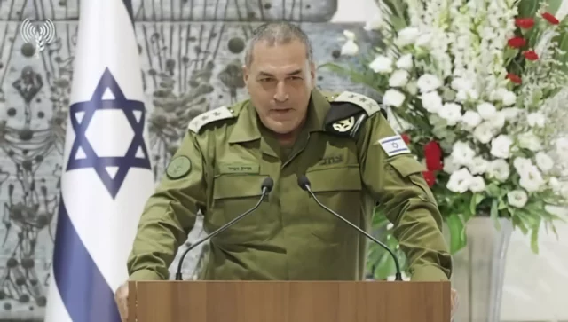 Jefe de las FDI reprende a general por reunión no autorizada con exministro de la Autoridad Palestina