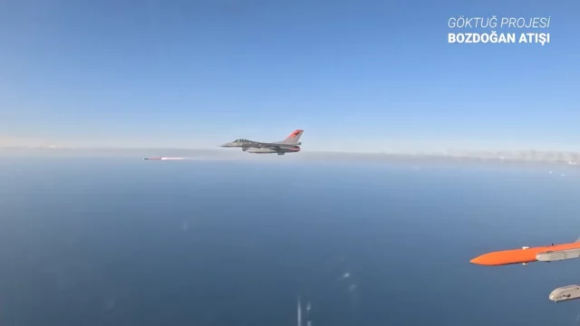 F-16 turco derriba drones con misiles Gokdogan y Bozdogan
