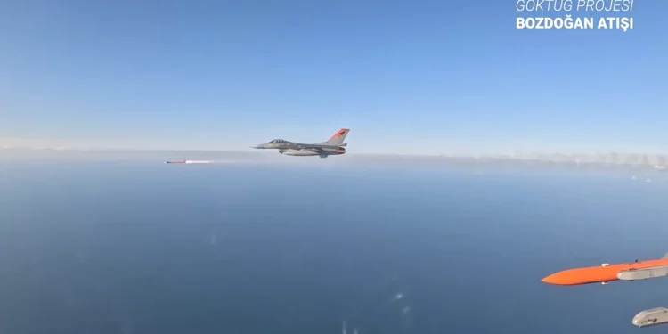 Turquía prueba el lanzamiento de misiles aire-aire Gokdogan y Bozdogan