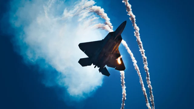 Detalles poco conocidos del F-22 Raptor que lo hacen invencible