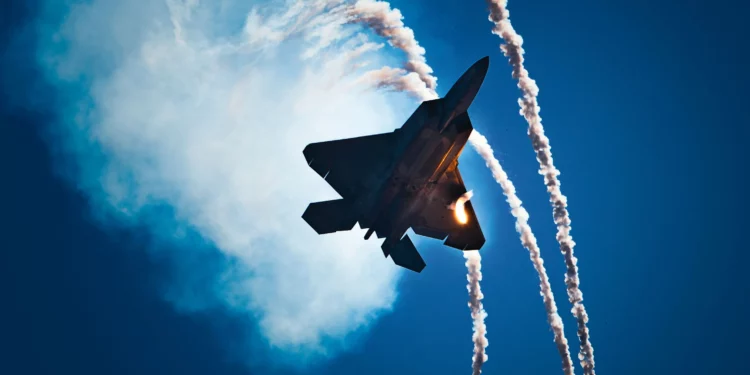 Detalles poco conocidos del F-22 Raptor que lo hacen invencible