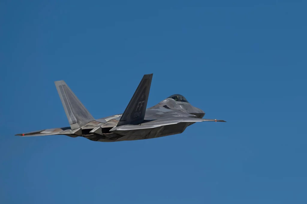 El F-22 vuelve en los ejercicios aéreos más exigentes de EE. UU.
