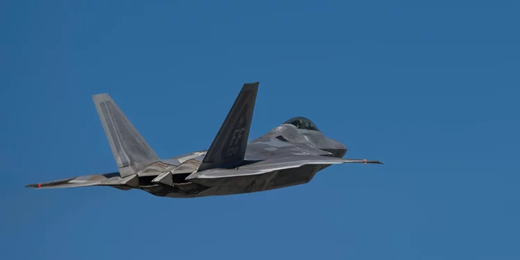 El F-22 vuelve en los ejercicios aéreos más exigentes de EE. UU.