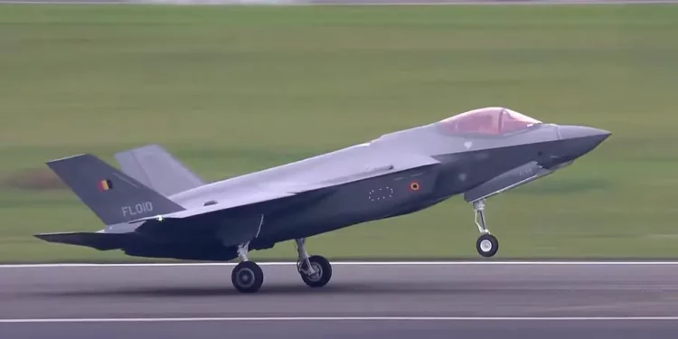 El primer F-35A de Bélgica aterriza en Florennes