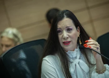 La diputada del Likud, Tally Gotliv, interviene durante una reunión de un comité de la Knesset en Jerusalén el 11 de marzo de 2025. (Yonatan Sindel/ Flash90)