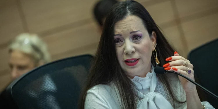 La diputada del Likud, Tally Gotliv, interviene durante una reunión de un comité de la Knesset en Jerusalén el 11 de marzo de 2025. (Yonatan Sindel/ Flash90)