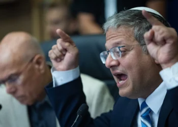 El ministro de Seguridad Nacional, Itamar Ben Gvir, asiste a una reunión del Comité de Seguridad Nacional en la Knesset en Jerusalén el 27 de octubre de 2025. (Yonatan Sindel/Flash90)