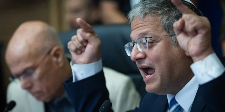 El ministro de Seguridad Nacional, Itamar Ben Gvir, asiste a una reunión del Comité de Seguridad Nacional en la Knesset en Jerusalén el 27 de octubre de 2025. (Yonatan Sindel/Flash90)