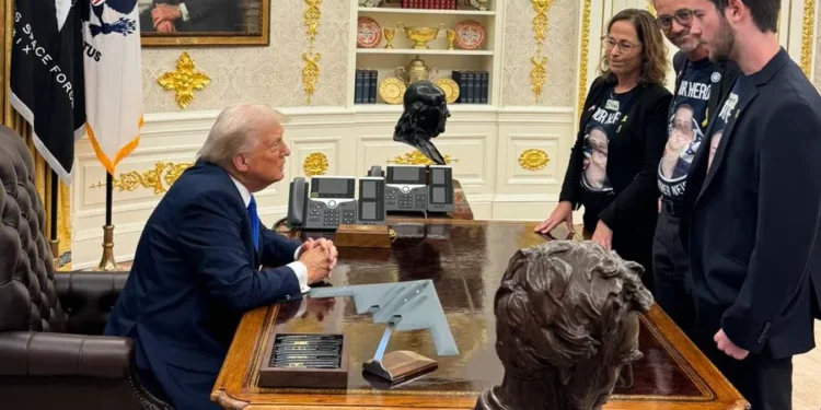 Edan Alexander y familia del rehén asesinado Omer Neutra se reúnen con Trump en la Casa Blanca