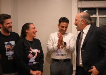 Familias de rehenes piden a Trump una reunión para agradecerle personalmente