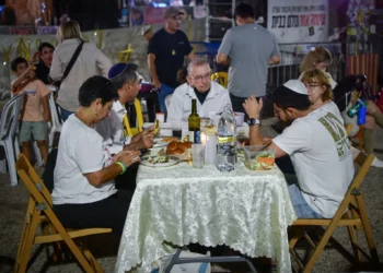 Familias de rehenes celebran el último Shabat sin sus seres queridos