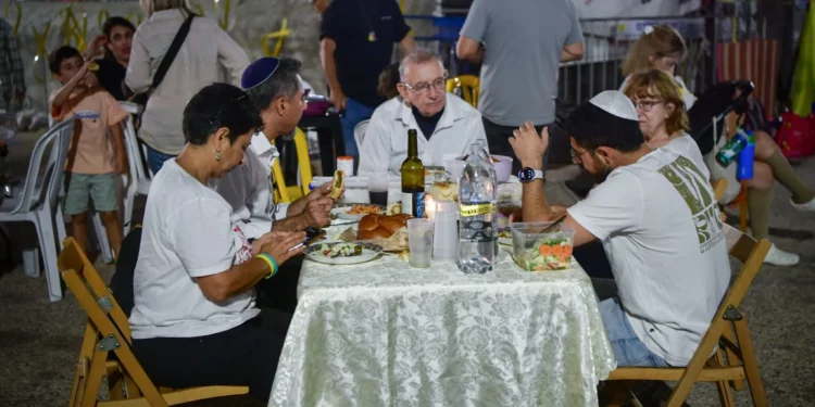 Familias de rehenes celebran el último Shabat sin sus seres queridos
