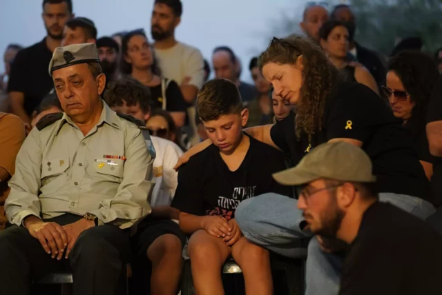 El rehén asesinado Tal Haimi por fin descansa en paz en Israel