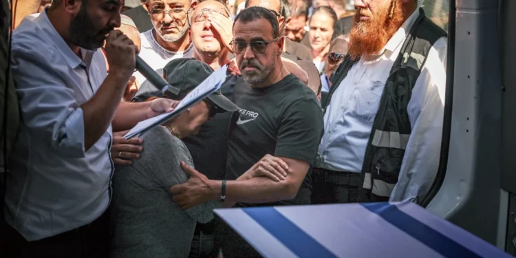 Israelíes honran al rehén asesinado Yossi Sharabi