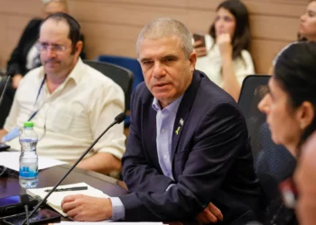 Enviado israelí sobre los rehenes comunicó que la entrega de los rehenes comenzará el lunes