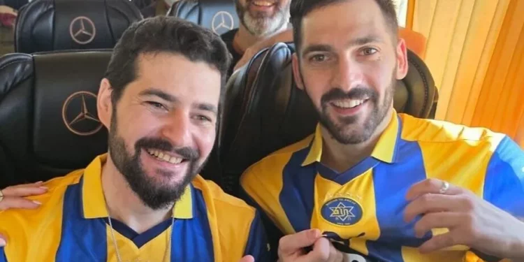Los equipos israelíes dan la bienvenida a sus aficionados tras su cautiverio en Gaza