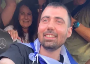 El rehén liberado Guy Gilboa-Dalal llega a casa del hospital