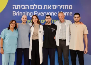 Guy Gilboa-Dalal y Evyatar David y Eitan Mor dados de alta del hospital