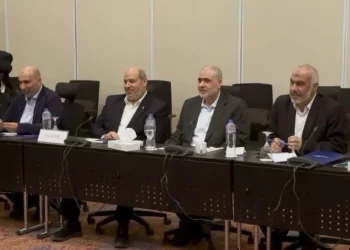 Hamás exige a los mediadores que “obliguen al gobierno de ocupación a implementar plenamente” el acuerdo de Gaza
