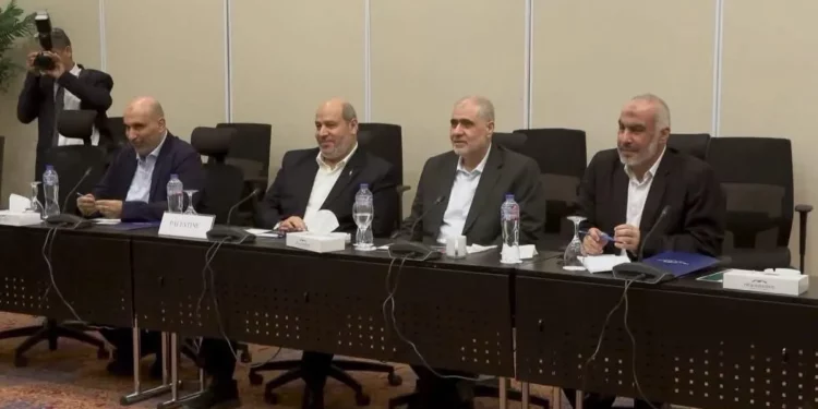 Hamás exige a los mediadores que “obliguen al gobierno de ocupación a implementar plenamente” el acuerdo de Gaza