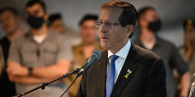 Herzog elogia a Daniel Pérez, un comandante “con compostura y coraje extraordinario”