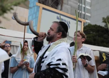 Hoshana Rabba en la Plaza de los Rehenes mientras esperan la liberación de los cautivos