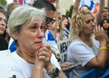 Esperan en Tel Aviv y carreteras del sur la liberación del primer grupo de rehenes