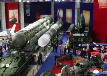 Corea del Norte presenta el Hwasong-11Ma con vehículo de planeo hipersónico