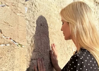 Witkoff, Kushner e Ivanka Trump visitan el Muro Occidental