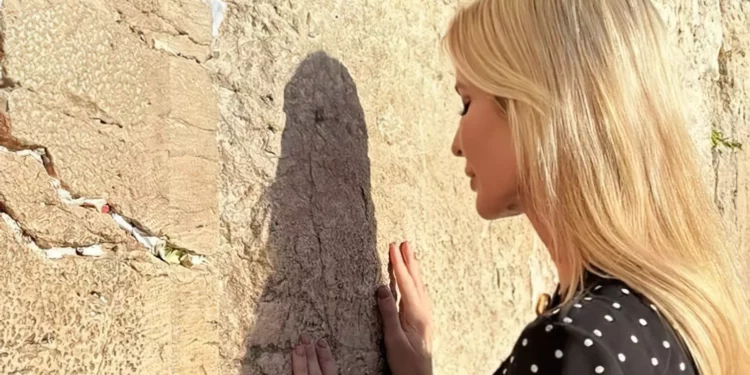 Witkoff, Kushner e Ivanka Trump visitan el Muro Occidental