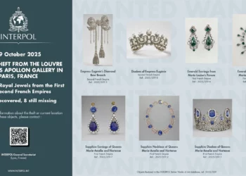Detenidos sospechosos del robo de joyas de la corona del museo del Louvre de París